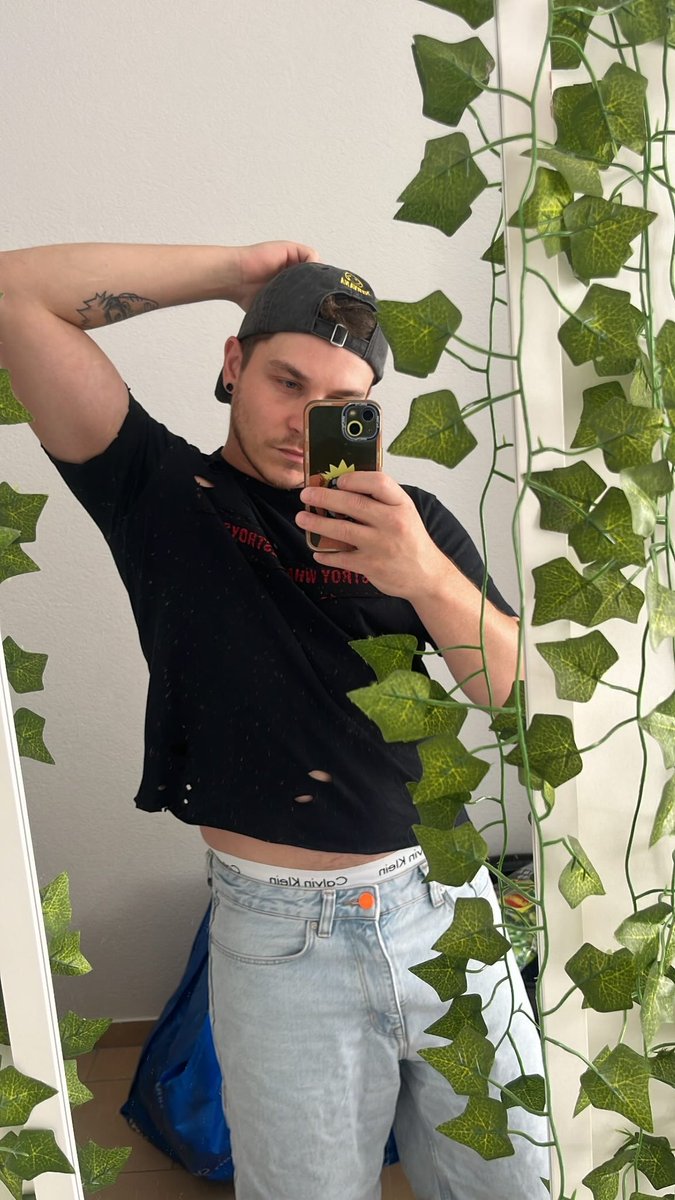 Danielxo93's tweet photo. Grunge baby 🖤 https://t.co/3RrAFy6oZZ