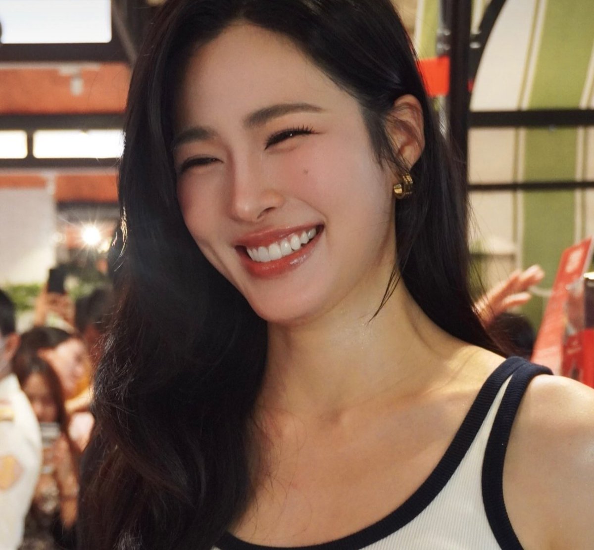 Ro_LingOrm's tweet photo. I can get lost in that smile #Linglingkwong‌ https://t.co/JgQwGu1B0U