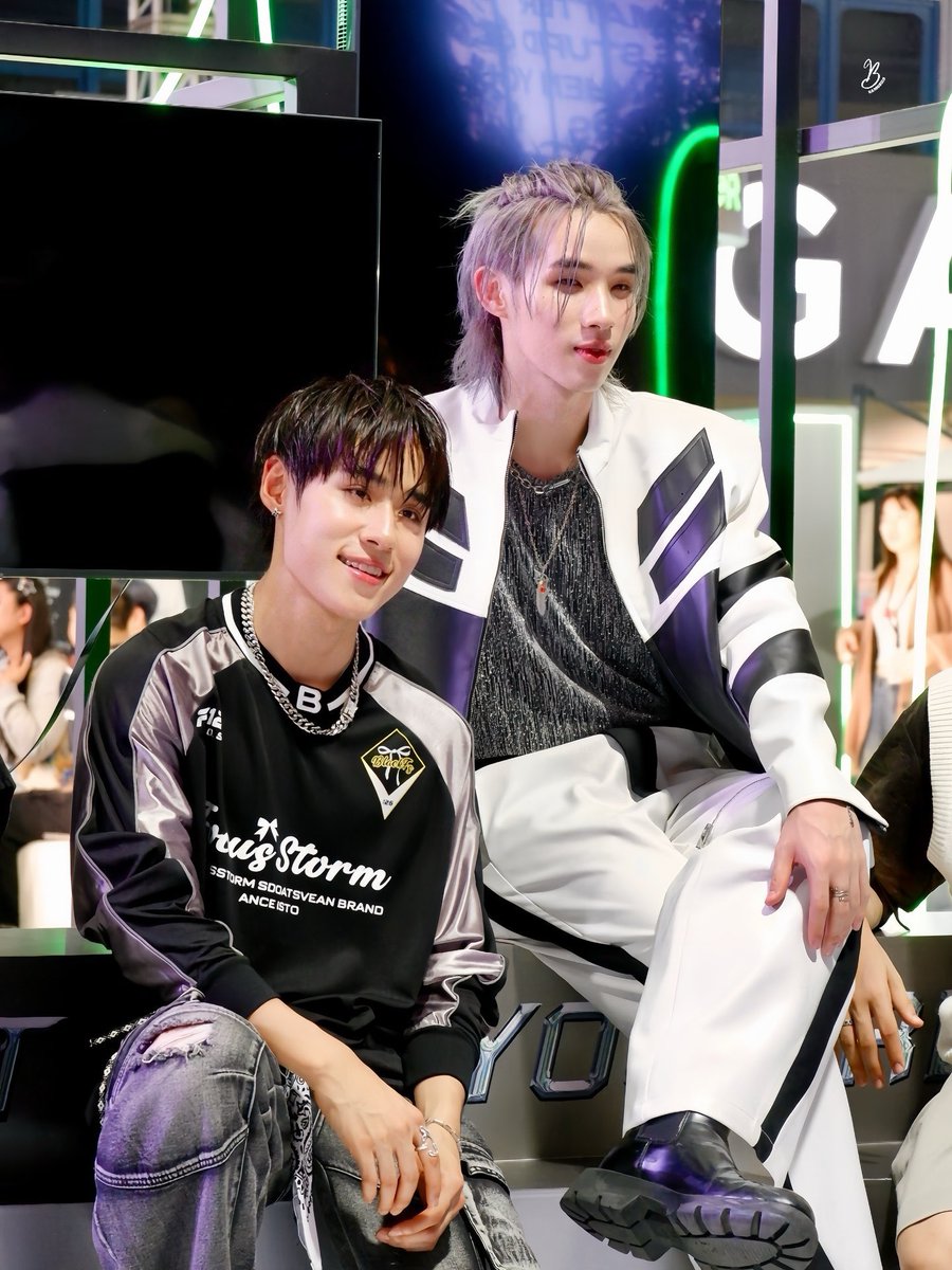 nnjt_jy's tweet photo. ต้องการคนเข้าใจหมื่นล้านคน https://t.co/EEzVWNKf3g