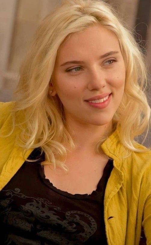 pinealone1's tweet photo. Scarlett Johansson https://t.co/6nEbzsh7IH