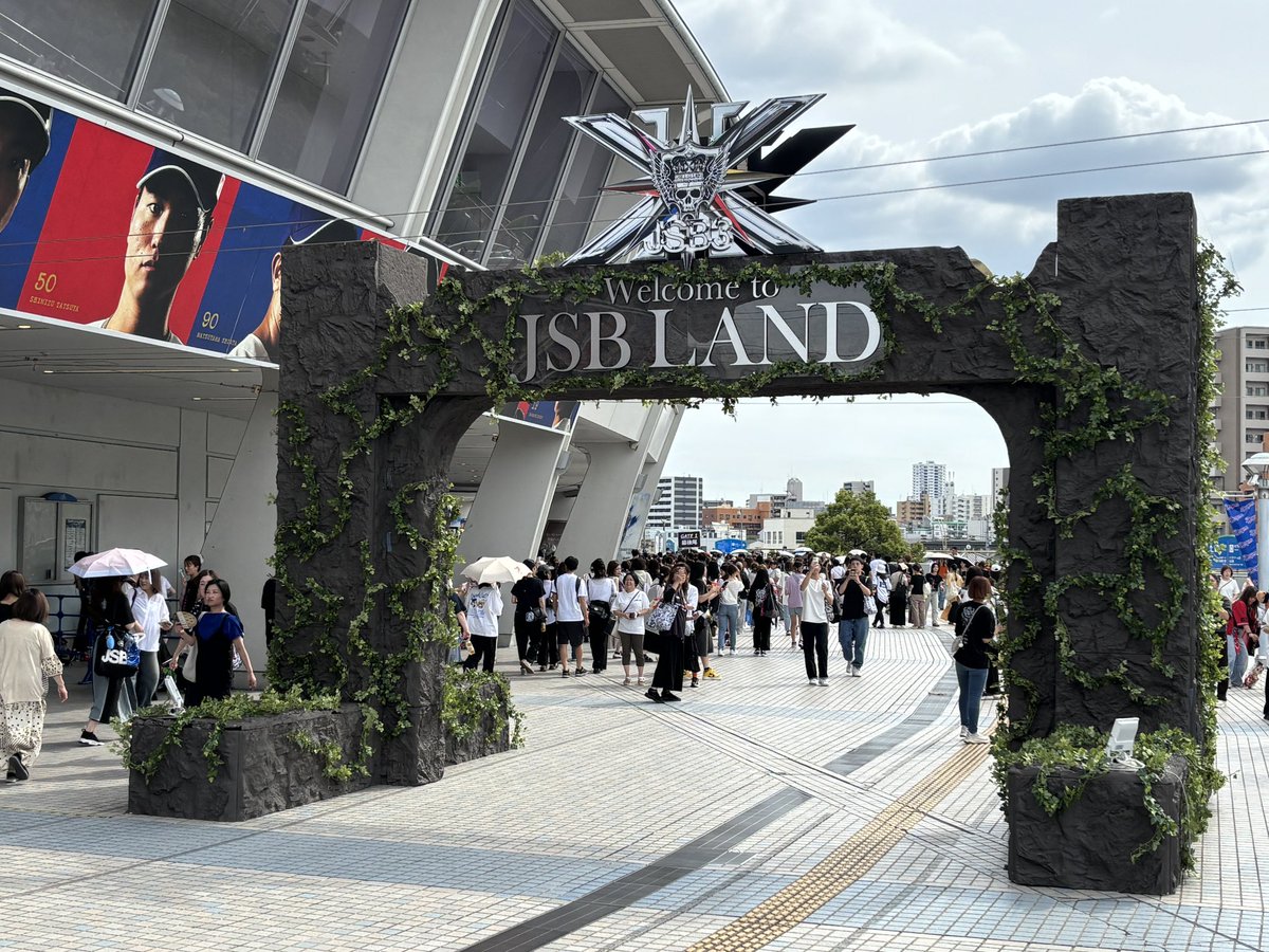mahi3245's tweet photo. JSB LAND
ツアーファイナルでした！
久々に聴けた曲もあって楽しかった！ https://t.co/94ShtI6V9k