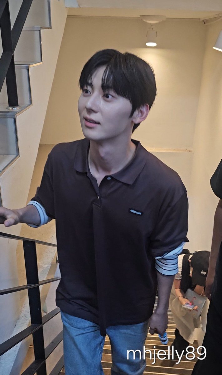 mhjelly89's tweet photo. 용산 카페 갔다가 홍대 카페도 와줬어ㅠ
생일 축하해 민현아🍑🧡 https://t.co/CYuhXX3lE5