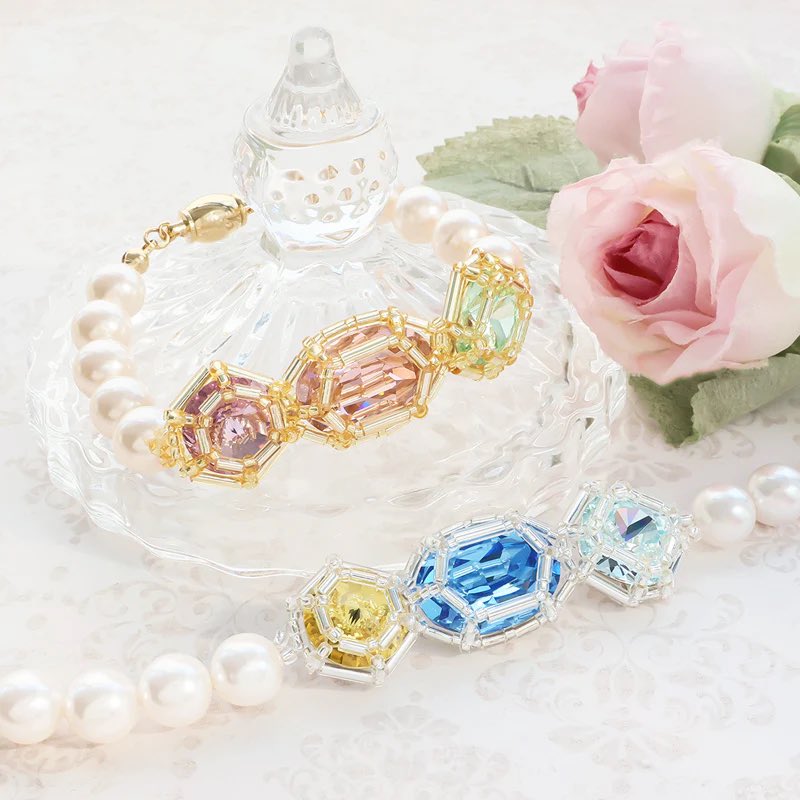 kiwa_asaku3basi's tweet photo. 【本店3階】
キラキラを皆様にお届け🪄✨✨✨

大好評宝石編みのブレスレット💎✨

作ってみたいけどちょっと難しそう…
そんな方には3連タイプがおすすめ☝️
パールverとチェーンveryがあるのでお好みで選べます！

夏休み、お盆休みに是非！

無料レシピ公開中💁‍♀️
https://t.co/CjvDpAUwvH https://t.co/qzMsEeXlTD