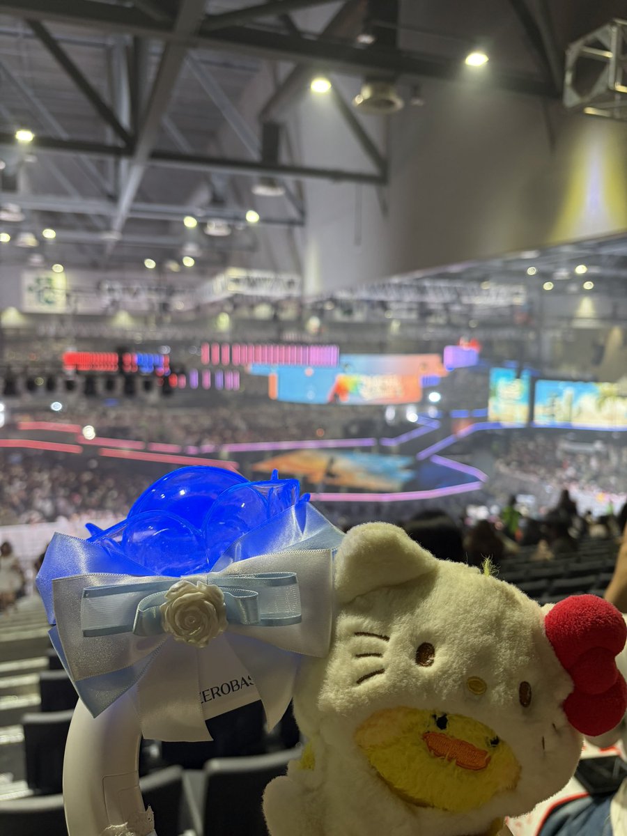 doduck77's tweet photo. 가요대전 입장햇어요 https://t.co/IEsZ1I9WEQ