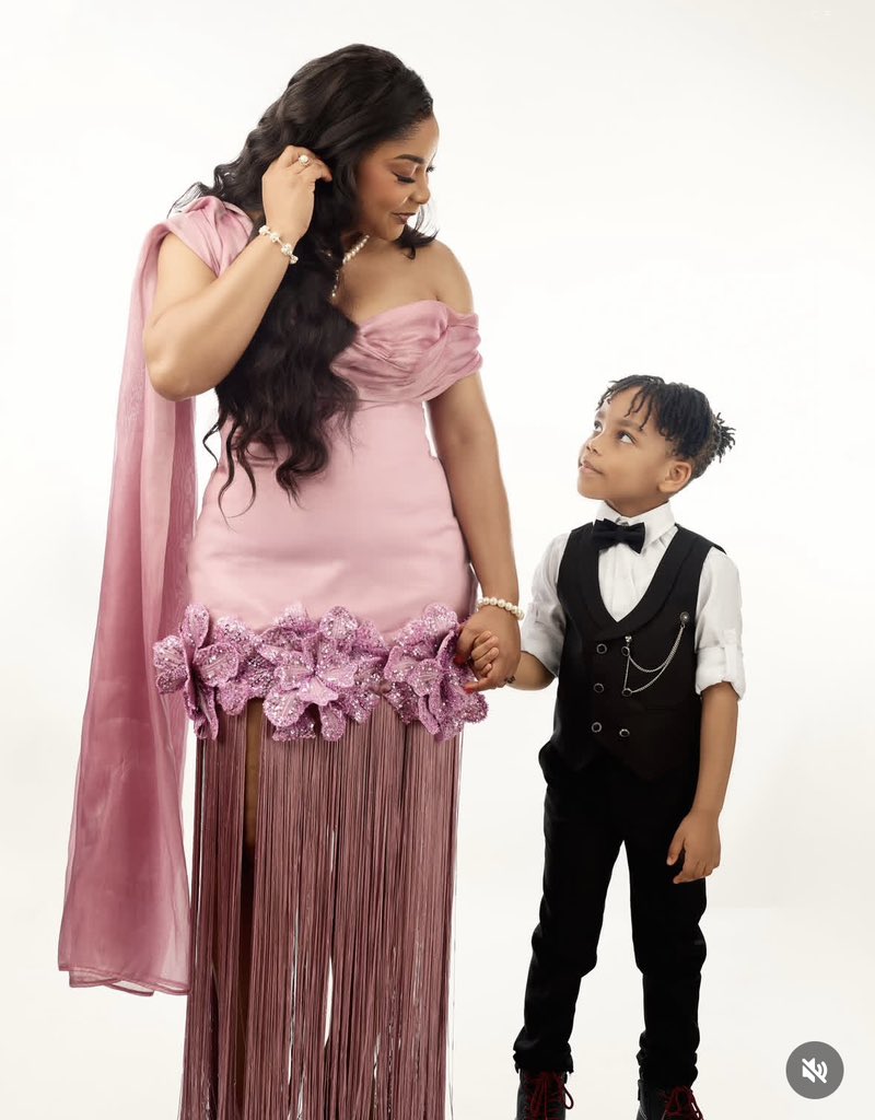 deyola_a's tweet photo. Linda Ejiofor and her son 🥹❤️ https://t.co/lkQe9Y7tQ8