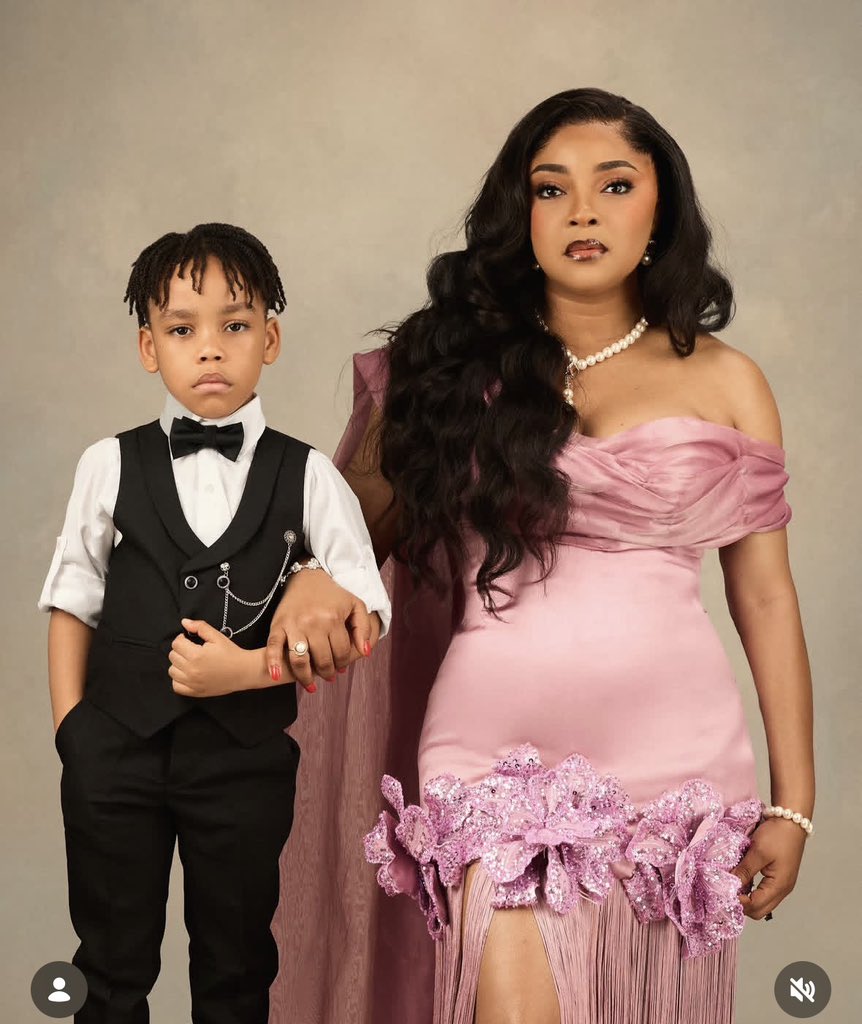 deyola_a's tweet photo. Linda Ejiofor and her son 🥹❤️ https://t.co/lkQe9Y7tQ8