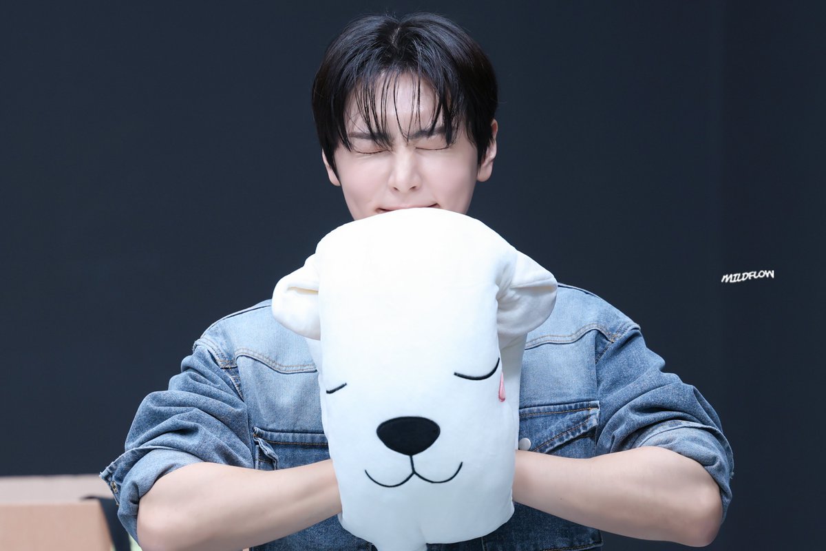 mildflow_89's tweet photo. 260412

><ᰔᩚ

#SF9 #JAEYOON #에스에프나인 #재윤 #이재윤
#판타지로_가득찬_재윤의_여름
#JAEYOON_DAY https://t.co/lC9DnAQck3