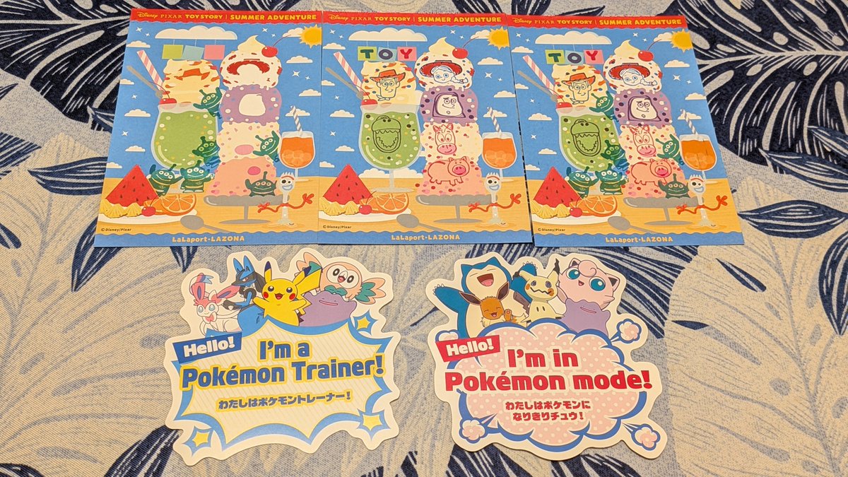 _kanaria_go_'s tweet photo. ららぽでトイ・ストーリーのスタンプラリーをやってきた〜。
大きい箱入りのフォトスポットも見応えあった！(自分が反射しちゃってるから写真は載せられない)
バズのポップスタンドを単体で撮りそびれたから切り抜き。
ポケセンでシールも貰ってきた！ https://t.co/2XWdZOJBPT
