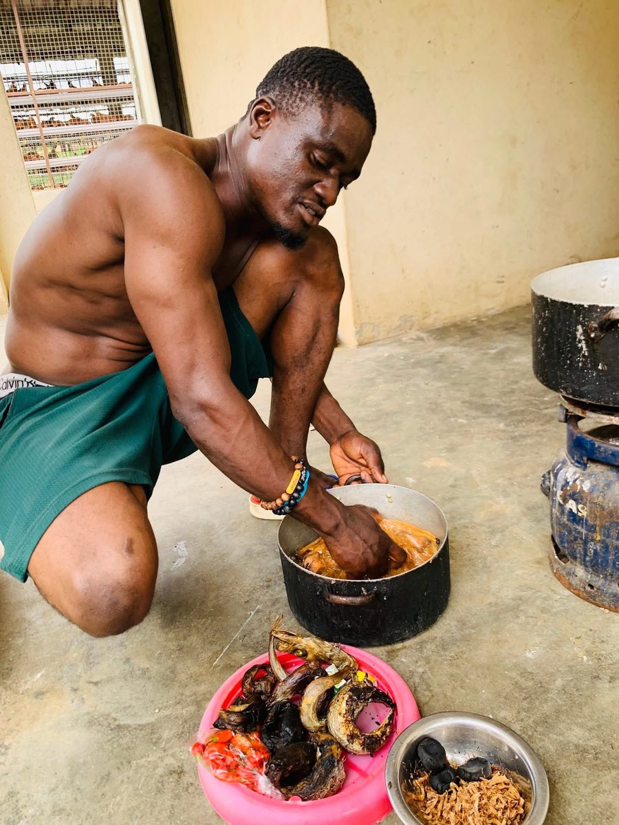 420Milly's tweet photo. See wetin my neighbor dey cook on Sunday, abeg wetin be this 😂 https://t.co/WerVuPd2uu