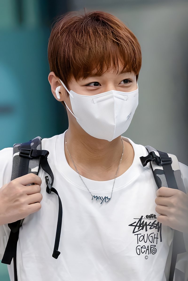 990529_edit's tweet photo. 260809 입국

누가 돌아왔게 ~☀️☀️

#박지훈 
#PARKJIHOON https://t.co/HqJspklcIE