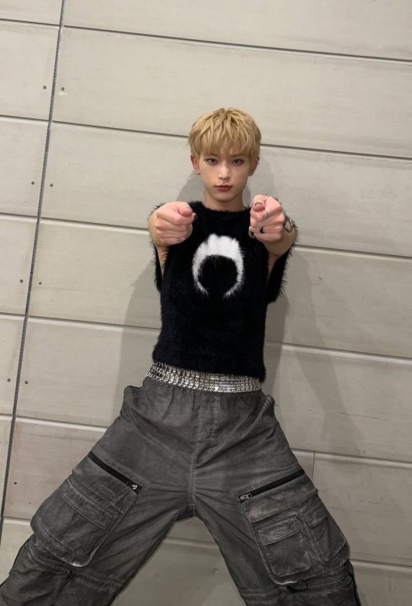 xzn4ty's tweet photo. @nct0010346432 @yumaruastar @RiririLinN A qué te refieres con que no tiene talento?, acaso no lo has visto actuar?, bruh el realmente es muy talentoso, tiene una voz hermosa y sobre todo sabe bailar muy bien, no solo es el físico, literalmente lo tiene todo, te recuerdo lo viral que fue al interpretar supernova https://t.co/q498mbGi4M