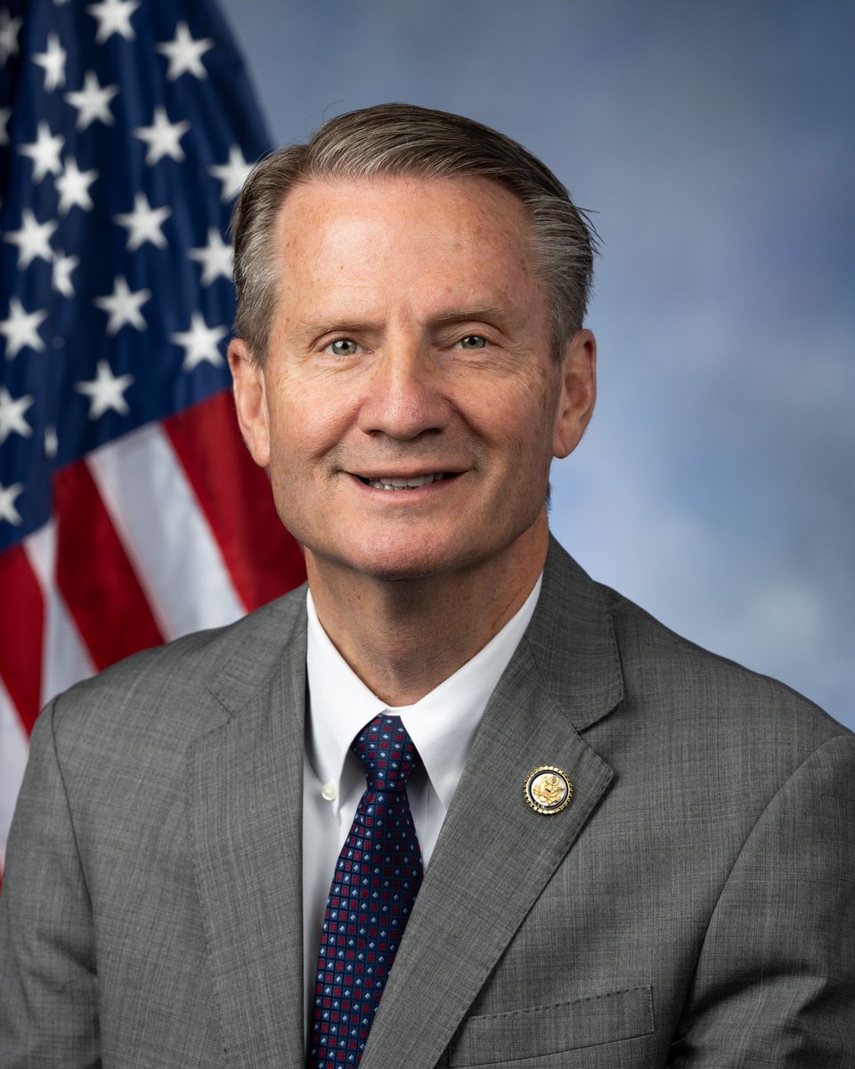 latestincosmos's tweet photo. 🚨: U.S. Congressman Tim Burchett says the initial UFO file release is only the beginning and hints that something far more shocking is on the way. https://t.co/3pg4edjYbm