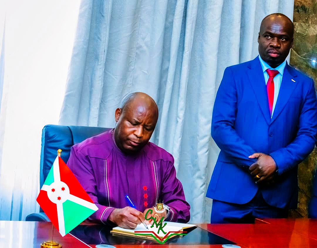 CommuneMukaza25's tweet photo. 📌#MUKAZA Le Président de la République du Burundi,le Général Major @GeneralNeva ,a procédé ce samedi à l’inauguration de l’Hôtel #TOHA ds @CommuneMukaza25
Bâti sur 11 ares,cet établissement de 12 étages comprend 78 chambres,dont 2 suites présidentielles,un parking de 25 places 1 https://t.co/EHctpjji9d