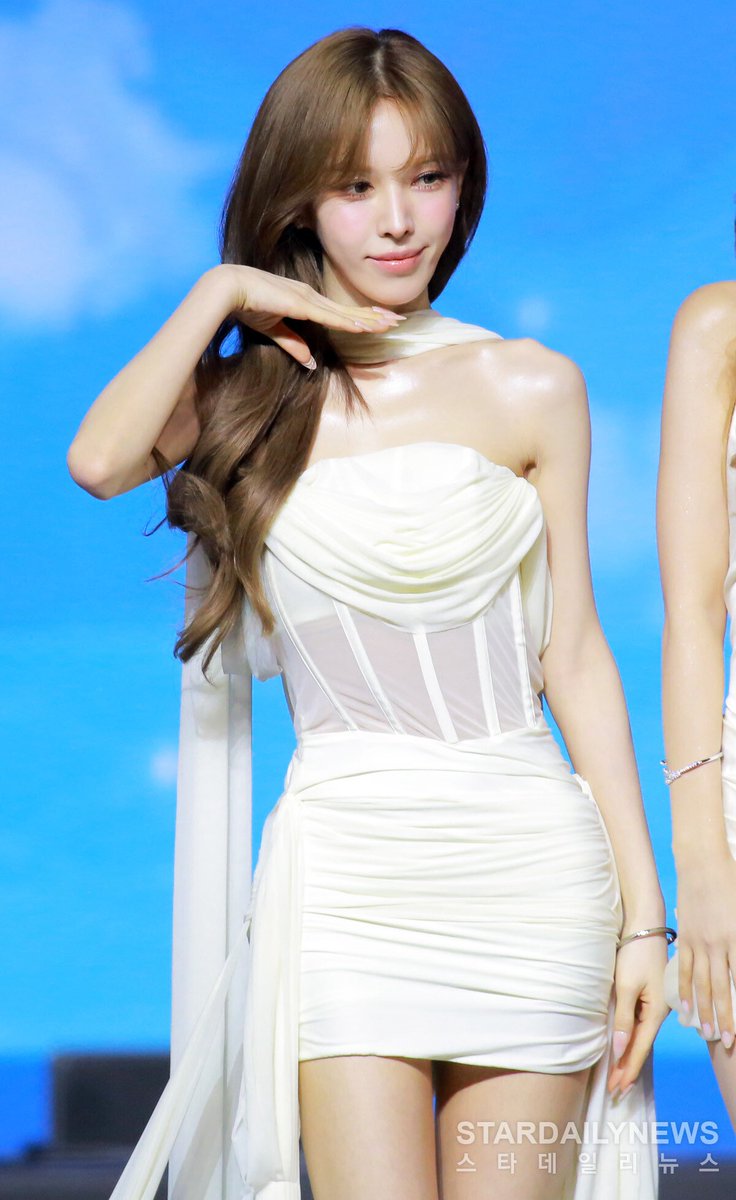 wendycharts's tweet photo. WENDY at SBS Gayo Daejeon Summer Blue Carpet

#WENDY #웬디 @WENDY_offcl https://t.co/tKXtnMzR14