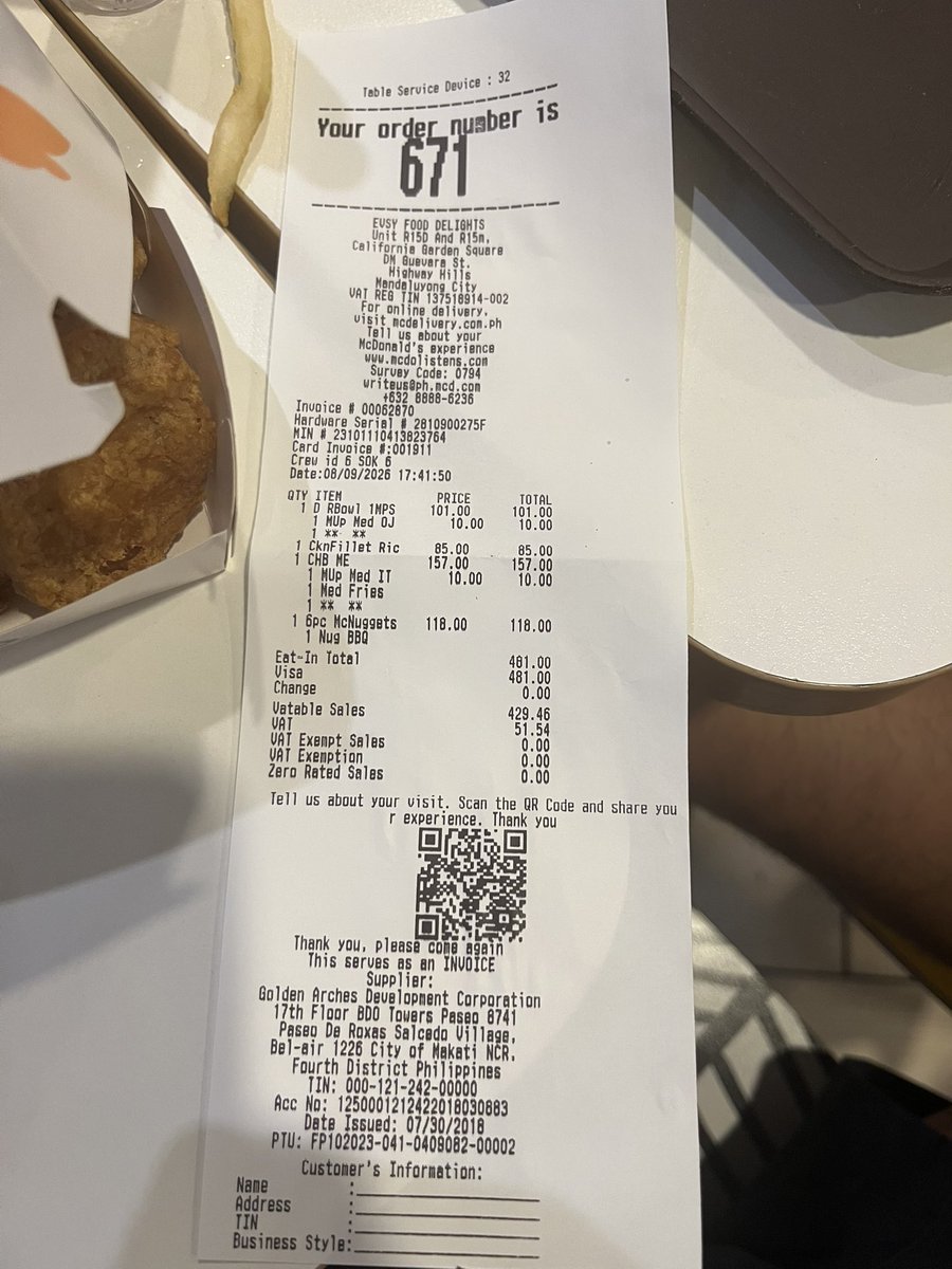 sencen's tweet photo. Sabi ko finally may cheeseburger na may drink na sa app. Coincidentally, walang soda tapos hindi pwede juices… puro kape. Never ko na na-maximise mcdo app. Back to self service kiosk, order na lang individually. @McDo_PH https://t.co/wYosdHpWht