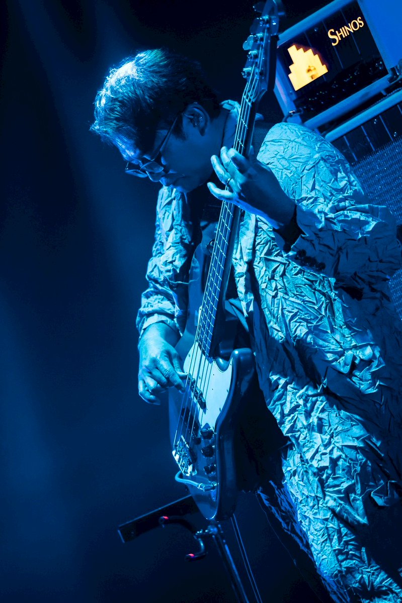 remioromen_oa's tweet photo. 「レミオロメン Reunion Tour 2026」
会場全体が異様な緊張感に包まれた中で
始まった初日、3月9日 
東京・NHKホールを振り返る

15年ぶりに3人でお客さんの前に立った
NHKホール。
その最初の緊張感も、味わった一体感も、
生涯忘れることのできないものです。
さあ、これからのレミオロメンを
楽しみにしていてください。
藤巻亮太

2026年3月9日、一生忘れられない日！
おそらくあそこまでの緊張感は
もう二度と味わう事はないんだろうな！
お客さんスタッフ、メンバーが絡み合って
生まれたあの素晴らしい日を
忘れないようにします！
ありがとう！
前田啓介

待ちに待ったツアー初日のドキドキと
ワクワクの緊張感、そして音が出た時の
鳥肌と静寂は忘れることができません。
みんなで作り上げたあの日を大切にし、
これからも音楽を届けていきます！
神宮司治

撮影:田中聖太郎
https://t.co/11INtcv4LB

「レミオロメン Re Dialouge Tour 2027」
ローチケ・プレリクエスト1次先行、受付中！
無料の会員登録（ローソンWEB会員）のみで、
どなたでもご応募可能です。
（8月17日（月）23:59まで）
https://t.co/rgMhBKKcIR