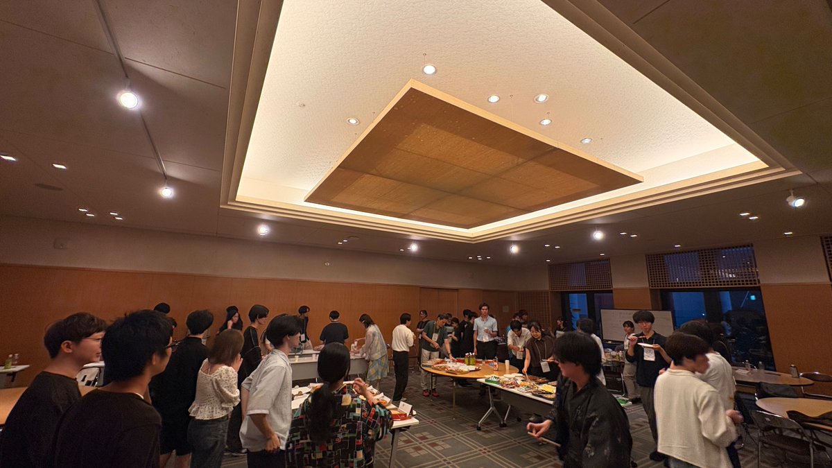 kansaideathon's tweet photo. わくわくの懇親会です🙌🙌 https://t.co/VUFPAE2Ck6