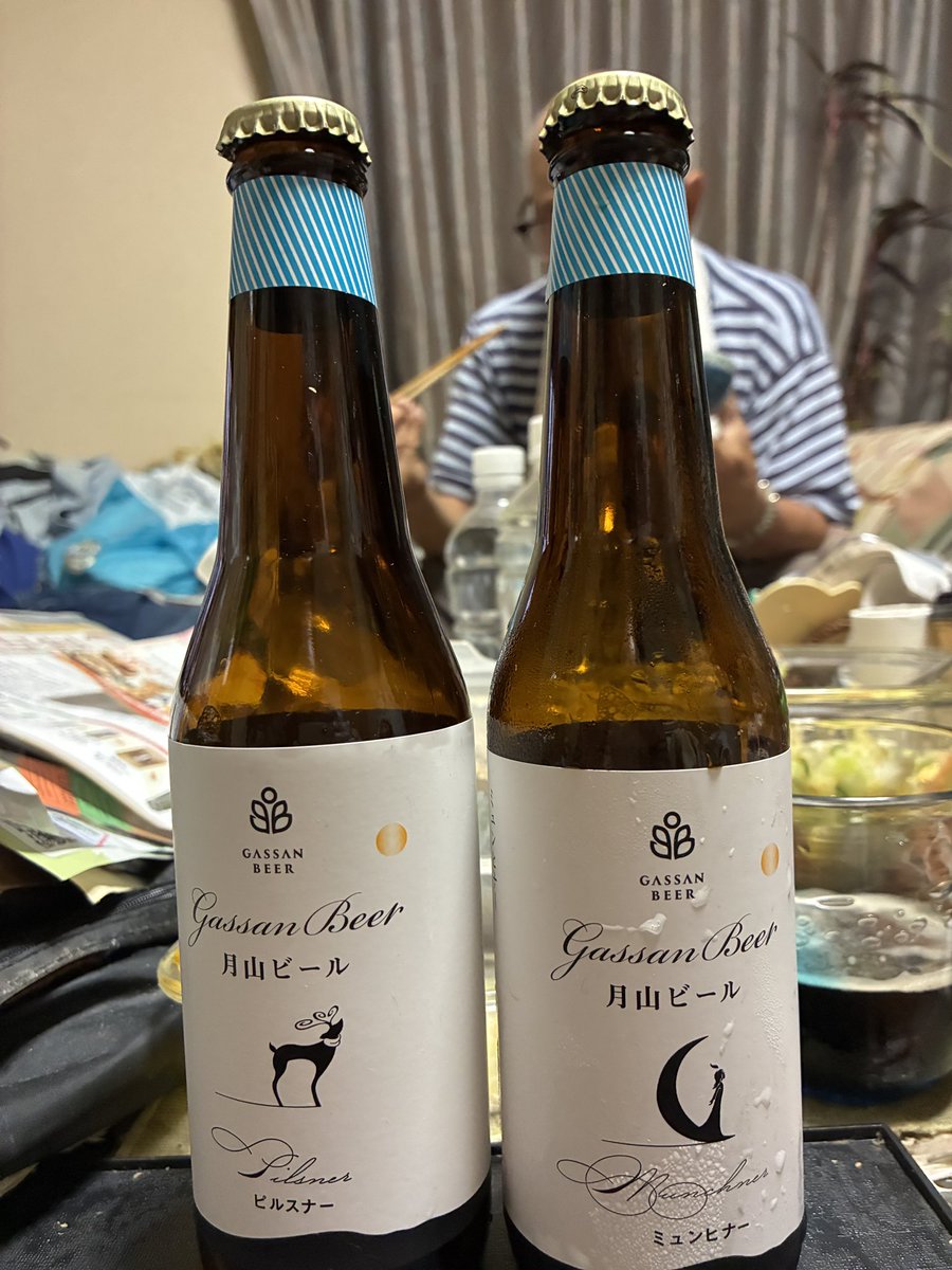 masa700705's tweet photo. 今日は「もじゃ夫婦」のキャンプ動画を観ていたら、夕飯にクラフトビール🍻を美味しそうに呑んでいたので、僕も県観光物産館(ぐっど山形)に行ってクラフトビールを買ってきた。向かって左がピルスナーで右がミュンヒナー。美味しかったあー。父がポテトサラダを作り母がかぼちゃの煮物を作ってくれた。 https://t.co/ceiqZtav9a