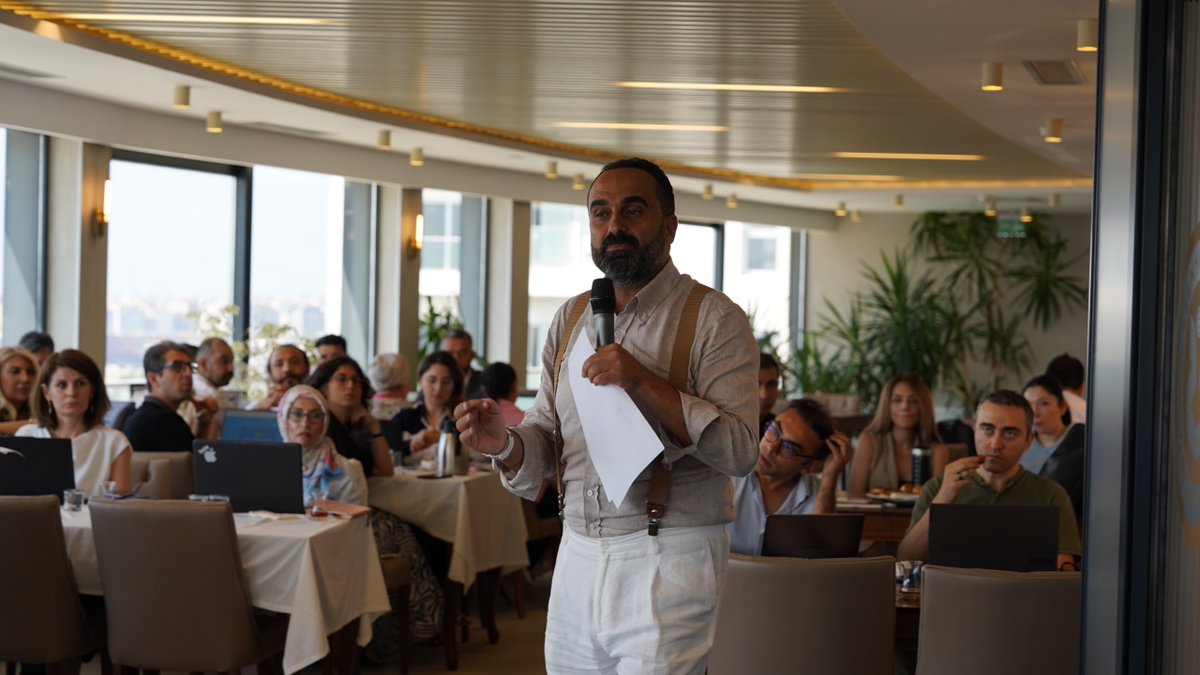 iesuniversitesi's tweet photo. Üniversitemizde GZTF (SWOT) Analizi Çalıştayı Gerçekleştirildi

İstanbul Esenyurt Üniversitesi olarak kurumsal gelişim, stratejik planlama ve kalite güvencesi çalışmalarımıza yön verecek önemli bir çalıştaya ev sahipliği yaptık.

Üniversitemizin mevcut durumunu bütüncül bir bakış açısıyla değerlendirmek; güçlü yönlerimizi ve gelişime açık alanlarımızı ortaya koymak, önümüzdeki dönemde değerlendirebileceğimiz fırsatları belirlemek ve karşılaşabileceğimiz tehditlere karşı hazırlıklı olmak amacıyla akademik ve idari personelimizin katılımıyla “GZTF (SWOT) Analizi Çalıştayı” düzenlendi.

Çalıştayda, İstanbul Üniversitesi Rektör Yardımcısı Prof. Dr. Levent ŞAHİN konuşmacı ve eğitmen olarak yer aldı. Ayrıca İstanbul Üniversitesi İletişim Fakültesi öğretim üyesi Dr. Öğr. Üyesi Süleyman TÜRKOĞLU ile Zonguldak Bülent Ecevit Üniversitesi İİBF öğretim üyesi Dr. Öğr. Üyesi Ali İhsan BALCI bilgi ve deneyimleriyle çalıştaya katkı sundular.

Çalıştaya Üniversitemiz Rektörü Prof. Dr. Süleyman ÖZDEMİR, Rektör Yardımcılarımız Prof. Dr. Dinçer ATLI ve Prof. Dr. Hüseyin ÇALIK başta olmak üzere; dekanlarımız, dekan yardımcılarımız, müdürlerimiz, müdür yardımcılarımız, kalite koordinatörlüğümüz ile ilgili koordinatörlük ve müdürlüklerimizin yöneticileri ve akademik-idari personelimiz katılım sağladı.

İnteraktif bir anlayışla gerçekleştirilen çalıştayın, İstanbul Esenyurt Üniversitesinin geleceğe yönelik stratejilerini daha sağlıklı biçimde oluşturmasına, kalite kültürünün güçlendirilmesine ve sürdürülebilir kurumsal gelişim hedeflerimize önemli katkılar sağlayacağına inanıyoruz.