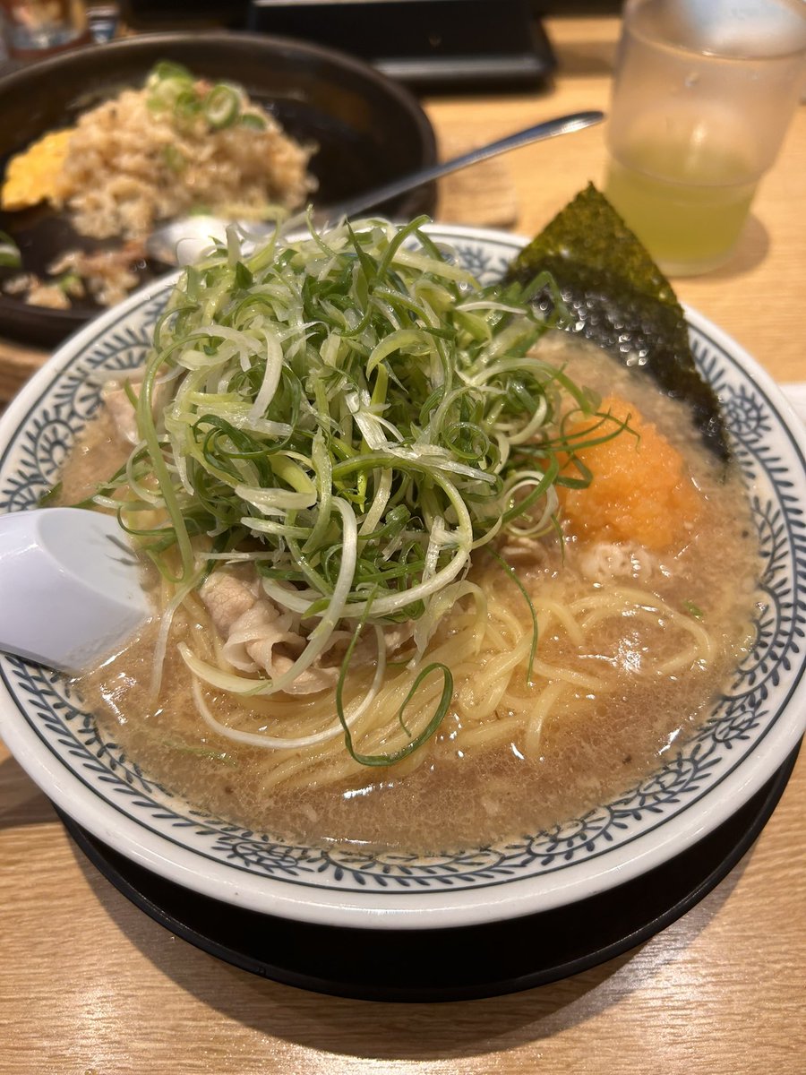 magic_evitconan's tweet photo. #半年ラーメンチャレンジ 
81〜84杯目
(ひろまる(富山)/一風堂/丸源/元喜家)
インスタとかで有名なひろまる、悪くないけど飽きやすい味なのが残念。他のラーメンも食べて判断したい。 https://t.co/2wGa2IELSj