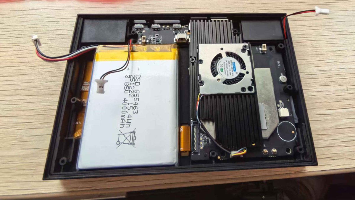 dynply's tweet photo. The GAMEMT E5 Modx is almost ready to be released as a prototype. The engineers have been busy optimizing every detail, so please look forward to it. #Gamemt #e5modx #retrogaming #dynply https://t.co/OgVRvOwbQo