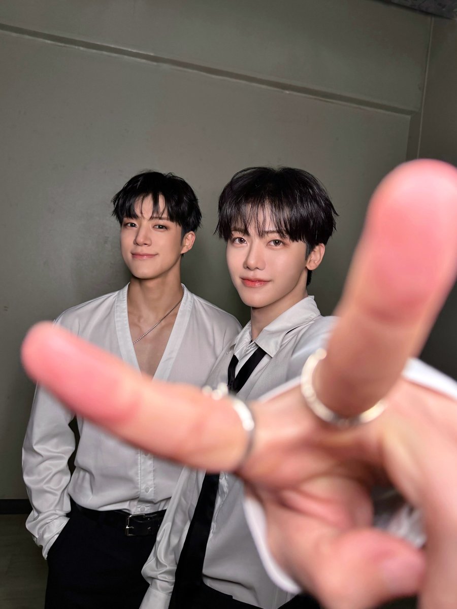 NCTsmtown's tweet photo. 듀얼리티 끝까지 화이팅!!
재밌게 즐겨봅시다!!

DUALITY สู้ ๆ จนถึงที่สุด!!
มาสนุกกันนะครับ!!

EVERYTHING, ALL AT ONCE, NEO
https://t.co/cXqEtSCTSI

#JENO 
#NCTJNJM #DUALITY #NCTJNJM_DUALITY 
#NCTJNJM_FANMEETING_TOUR
#NCTJNJM_FANMEETING_TOUR_DUALITY #BANGKOK
#NCT_10TH_ANNIVERSARY https://t.co/YLI2096Sk9