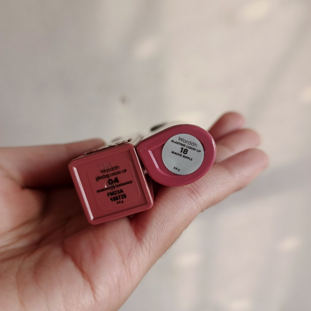 Zoraariks's tweet photo. Wts preloved wardah glasting liquid lip
Shade 04, 18 bagus buat ombre
Baru di swipe dua kali
120k, free  lipbalm new
Semua produk exp 2029

Bisa oren https://t.co/wqqPwxtfF6