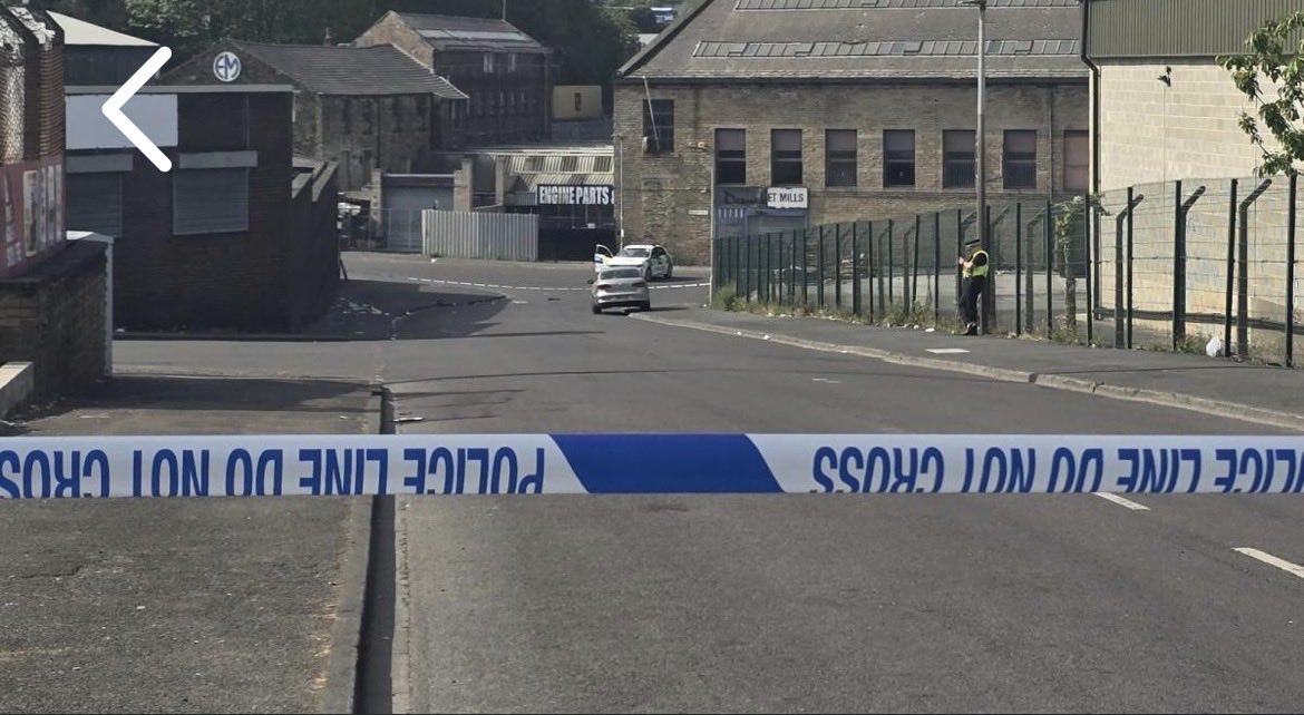 HarryLines7's tweet photo. 🚨 Bradford.🚨

Man’s hand chopped clean off with a machete.

Leg half-amputated.

Left for dead in the street.
CCTV caught the whole thing.

This is Britain in 2026.
Not a war zone.
Not a failed state.
A British city.

While politicians keep telling us “diversity is our strength,” ordinary people are being carved up on the pavement.

The names of the suspects tell you everything the media is too scared to say.

How many more hands, legs and lives before they admit what’s happening?

Credit: @DonnaLouise1212