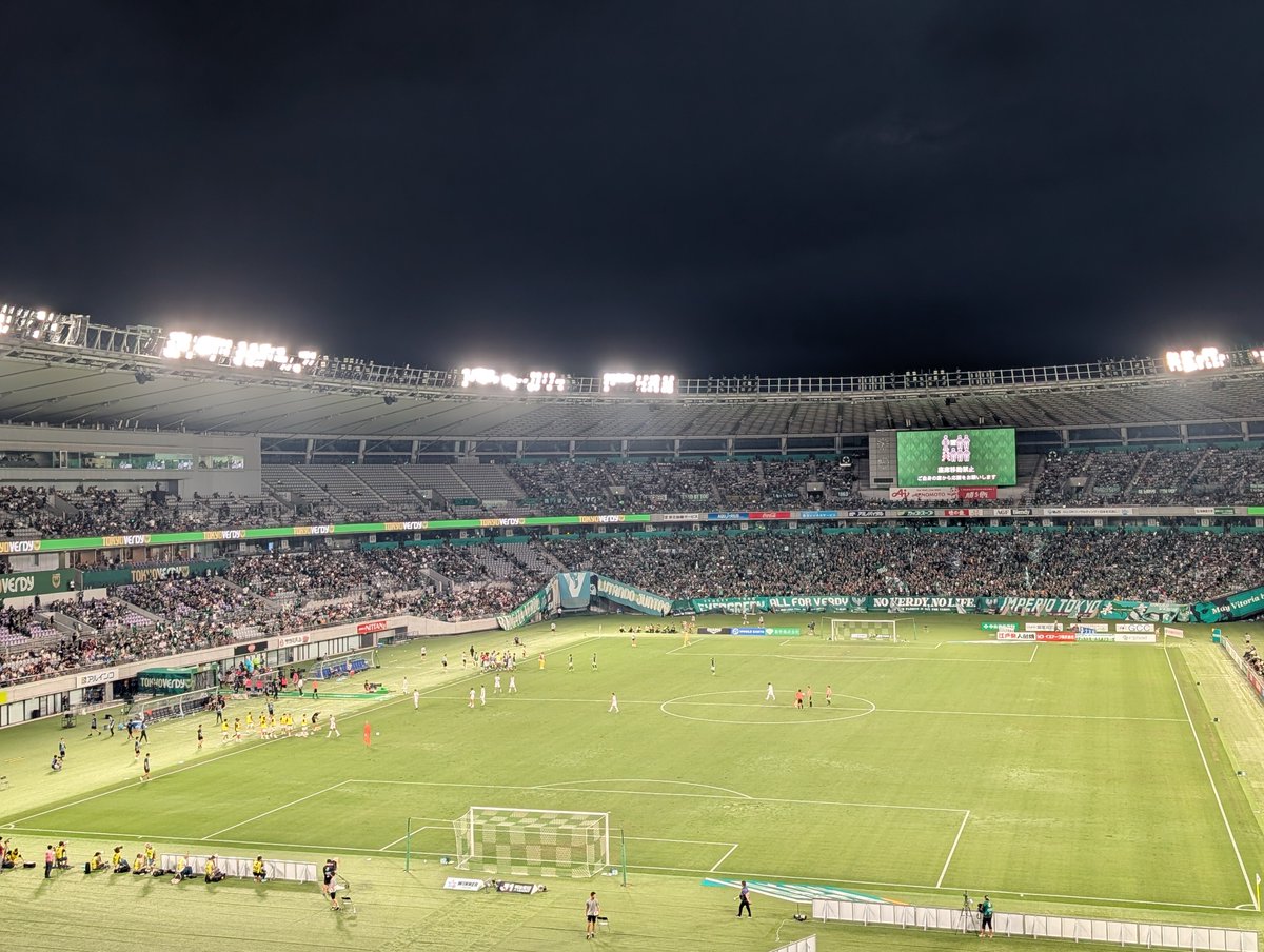 sinotamu's tweet photo. ZeppYOKOHAMA信者の集い😈からの味スタハーフタイム⚽️なう
ギリギリキックオフ前に間に合った💦 https://t.co/On83KLf1a4
