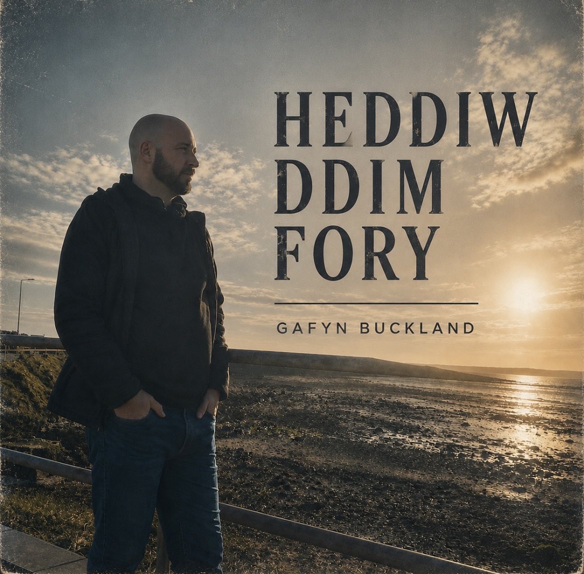 GafynBuckland's tweet photo. Mae ‘Heddiw Ddim Fory’ allan fory (ddim heddiw 😂) ar Apple Music, Spotify a YouTube.

Ar ôl seibiant hir, dwi’n falch o gyhoeddi fy mod i’n rhyddhau albwm newydd. Gafodd y caneuon eu sgwennu a recordio dros y misoedd diwethaf ar 6-trac. https://t.co/fSdVmEC5eY