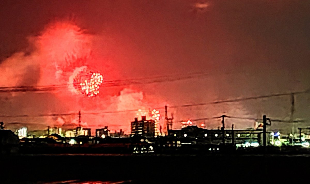 MOkiokiPT's tweet photo. 花火🎆
青と赤が回転する🎆
花火師さんスゴイ🎆
毎年進化してるんですね🎆

写真は進化ししていないけど…🎆

よさこい始まりました⭐ https://t.co/Rod2OCI1mz