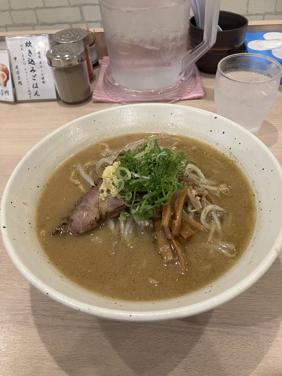 TTommyfactory's tweet photo. こちらご存じ？
#美椿

某有名店系統のお店。
いつも行列を織りなす人気店。

私、札幌味噌と呼ばれるものはあまり食べないですが、行列が気になり興味本意で入店。

人気店なだけあってまぁまぁ美味い。
札幌味噌好きの方は是非立ち寄ってみて下さい。 https://t.co/5OjWxS67w8