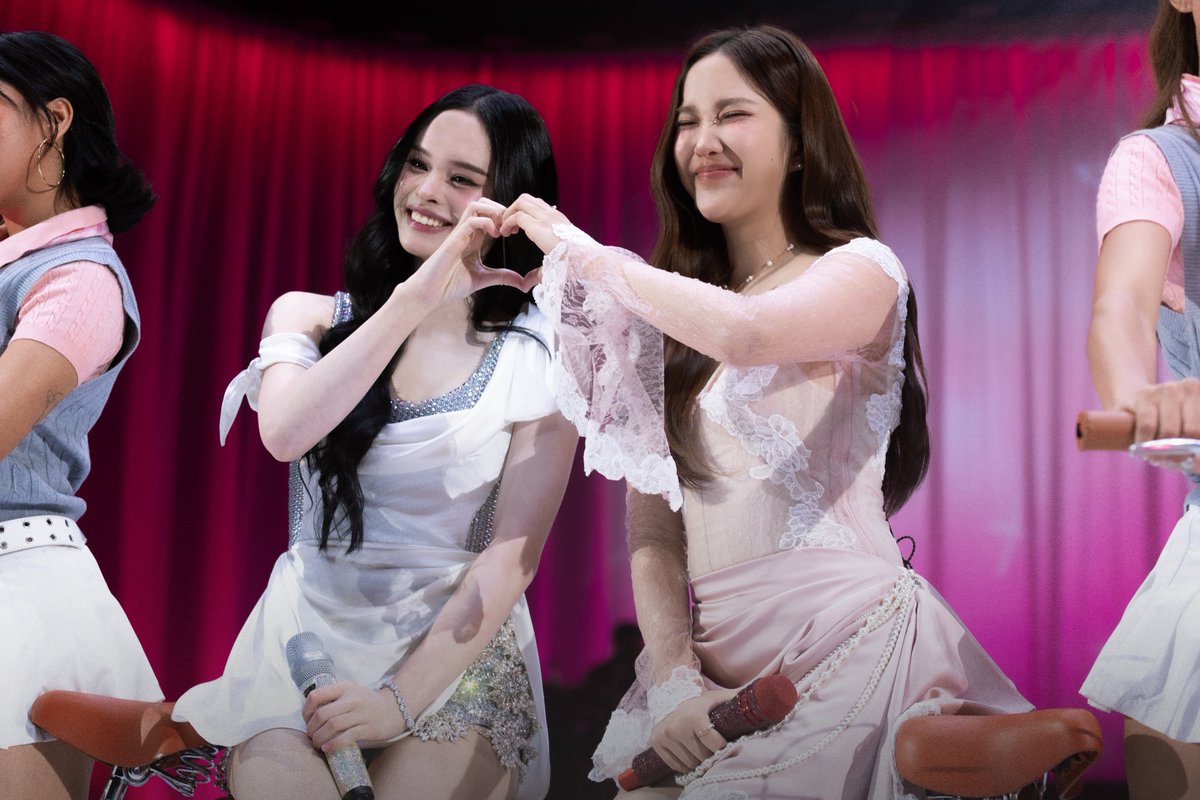 ALLY411music's tweet photo. thank you for having me, p’freen🩵
so happy to be your guest &amp; had the best time ever!🫶🏻✨
the concert was the cutest, and girfreen were the sweetest🥹
happy birthday kaa, p’freen!🎂🤏🏻

KNOCK KNOCK ROOM NO. FREEN

#RoomNumberFreen
#InTheFreenRoom
#srchafreen
#ALLY #allynitibhon https://t.co/ym2WPQnNUI