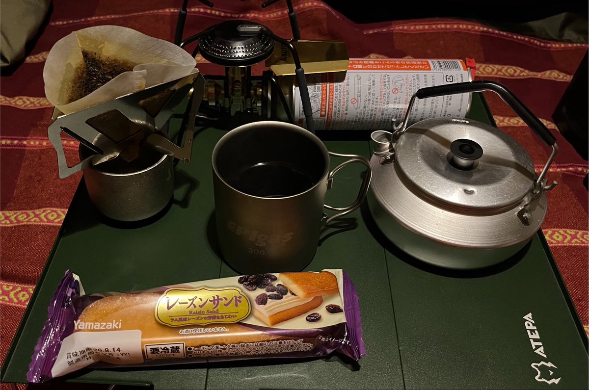 mutukioutdoor's tweet photo. 今晩の珈琲。

モカシダモをハンドドリップで淹れました。

お供はレーズンサンド。

美味〜い🤤 https://t.co/Zr7jEH13At