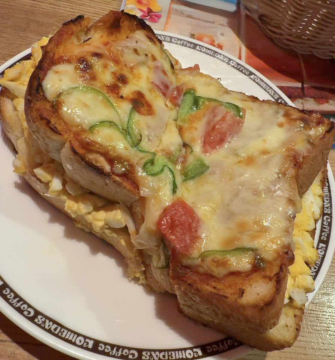 test9tester9's tweet photo. タバスコでびしゃびしゃにして食うのじゃ。 https://t.co/cyF9Fbbp5k