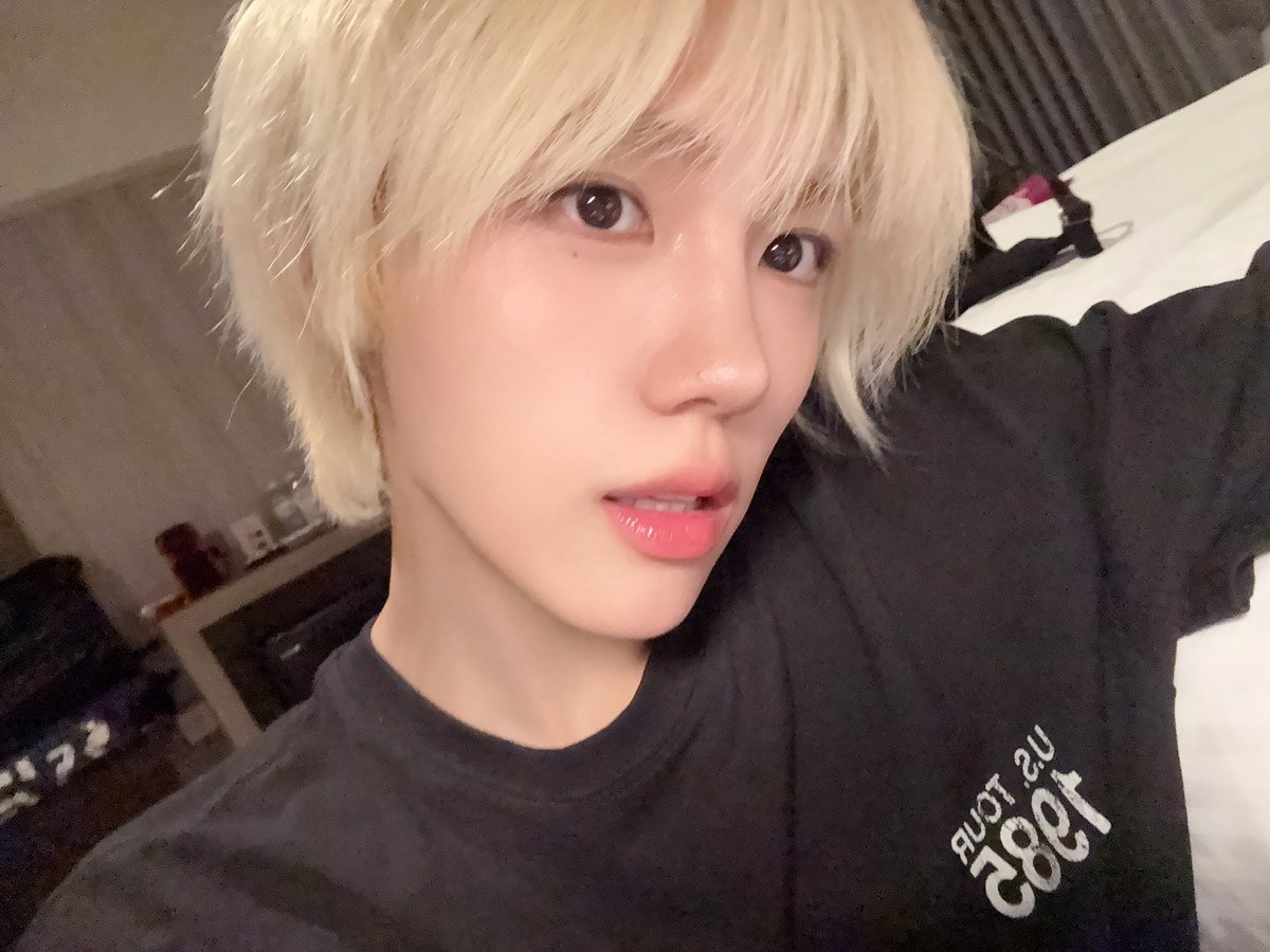 CRAVITY_twt's tweet photo. 한국 너무 시원해요 기분 좋아요
#성민 https://t.co/GxntejR2uN