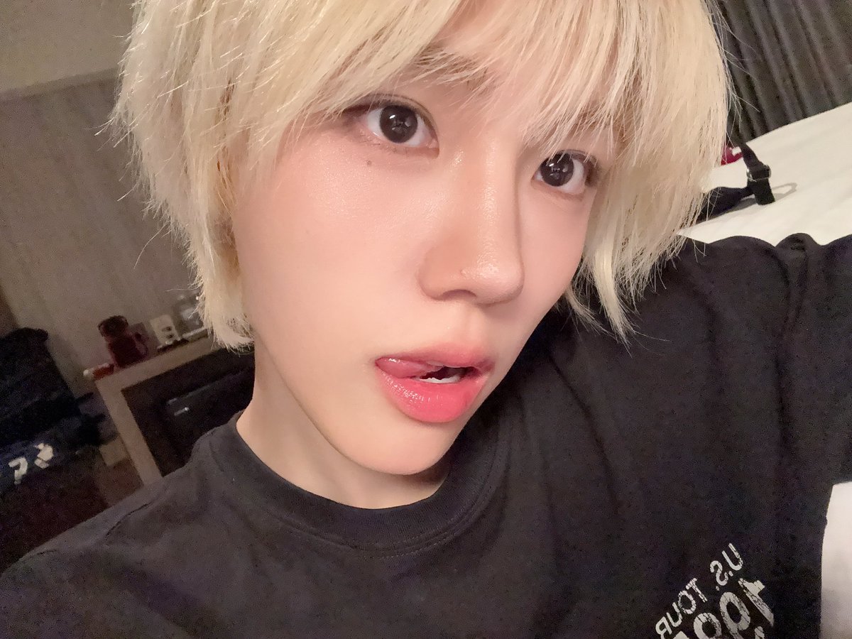 CRAVITY_twt's tweet photo. 한국 너무 시원해요 기분 좋아요
#성민 https://t.co/GxntejR2uN