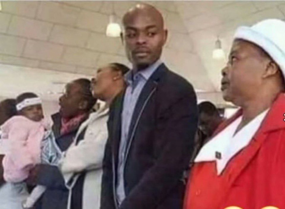 MayorJ65337's tweet photo. Pastor:All those who want to quit betting and fornication, come forward 

Mum:Go pastor is calling you!

Me:He said those “That want to!” https://t.co/zvWtIDvhFf