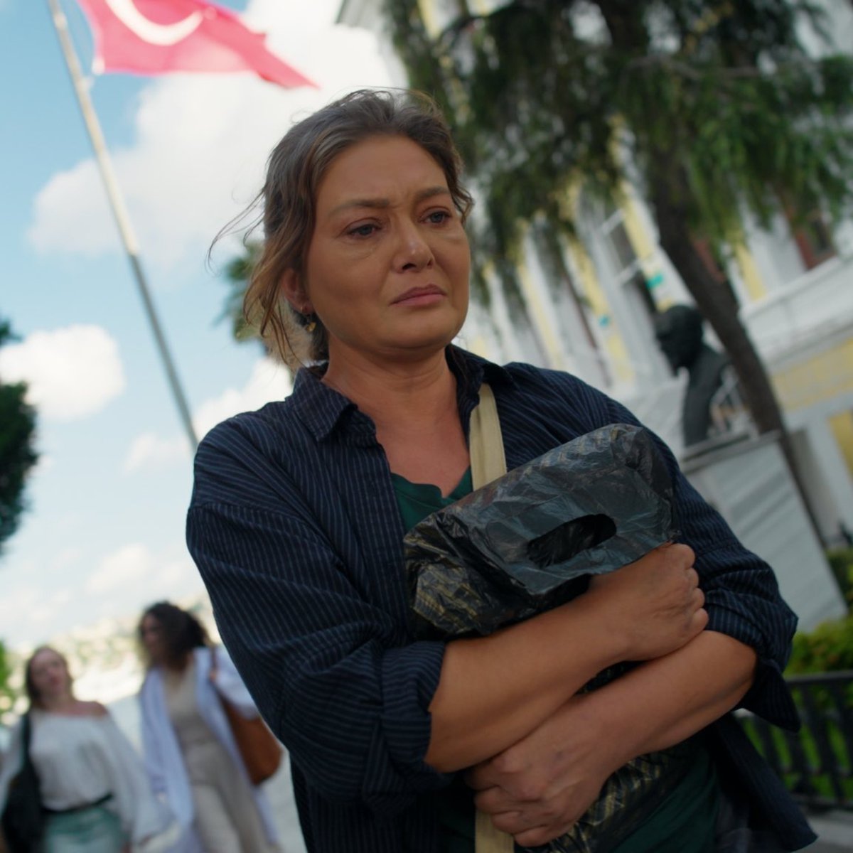 Sim81134's tweet photo. bir oyuncuyu izlerken önceki işlerinden sıyrılıp yeni kimlik oluşturmasını çok seviyorum herkes bunu başaramıyor malesef https://t.co/Rsb1h4D0b1