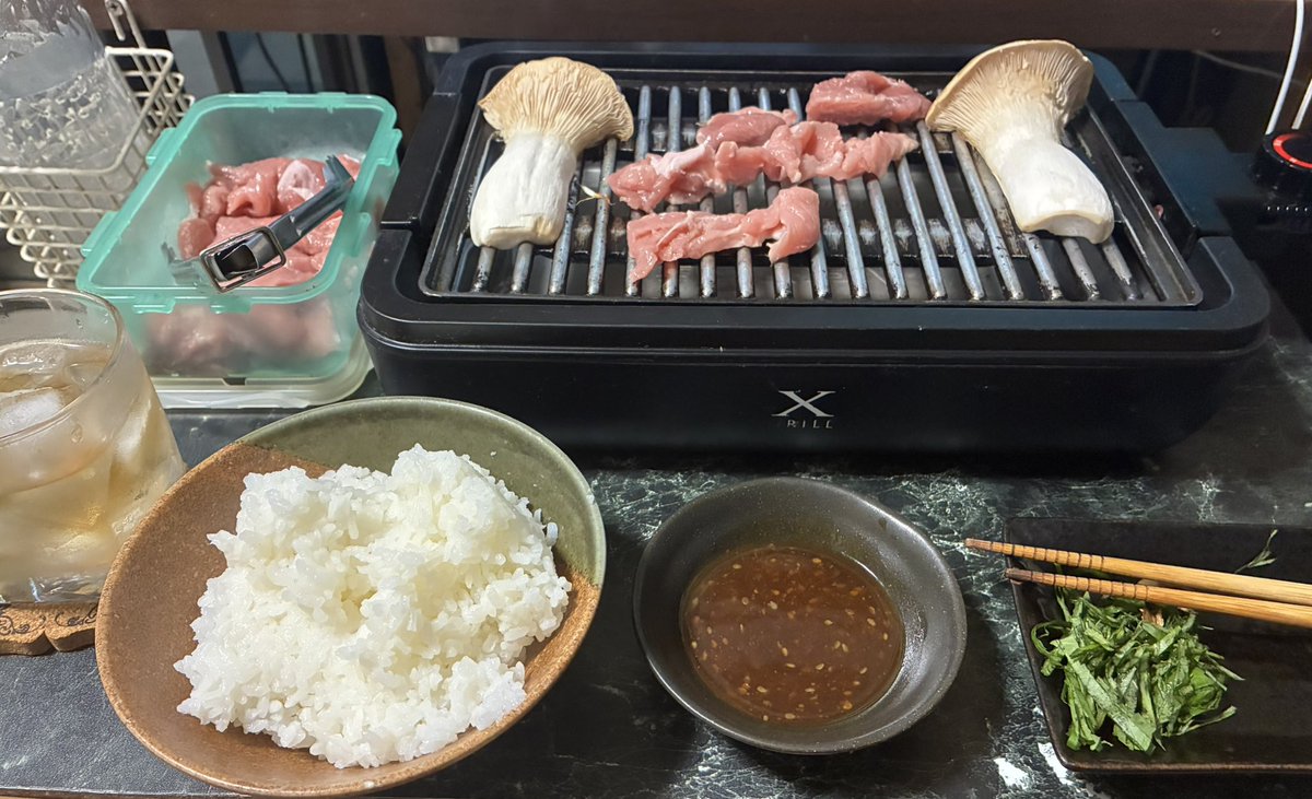 AtoQwer's tweet photo. 焼肉 https://t.co/8vIIbqKcgD