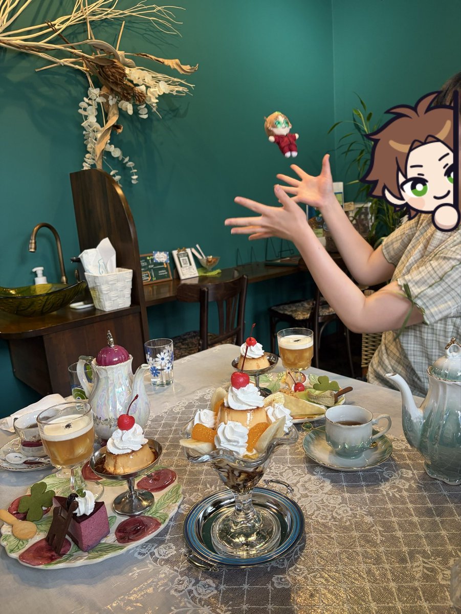 harururu_har's tweet photo. #うらたぬき誕生祭2026 
緑いっぱいの喫茶店で、うらたさんのお誕生日会をしてきました！
(写真2枚目は胴上げ) https://t.co/VntHFg5IpO