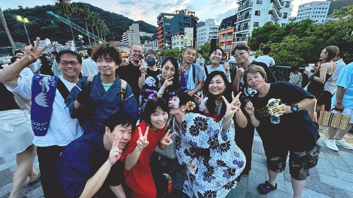 MUSIQUA123's tweet photo. 熱海海上花火大会にて歌わせていただきました🎆
会いに来てくれたみんな、聴いてくださった皆さん本当にありがとうございました!!
すっごく綺麗な花火が
さらにキラキラに見えたのは、どう考えてもみんなのおかげです。
本当にありがとう。
みんな、帰り道気をつけね🥲!!
#MUSIQUA
#熱海海上花火大会