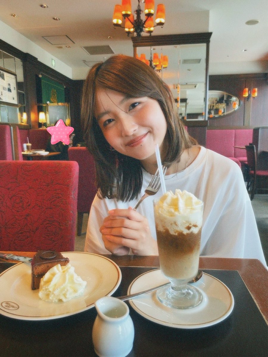 kanon_1228's tweet photo. Omosan STREET૮₍˃̵֊ ˂̵ ₎ა

先月に引き続き掲載させていただきました！
Cafe Landtmannのザッハトルテは忘れられない美味しさでプライベートでもまた行きたい、！
ウィーンのカフェのような内装で素敵だった🎻
表参道Aoビルにも掲載されてるみたいなのでぜひ見てみてください♪

#推しao https://t.co/2LjA2ojDfw