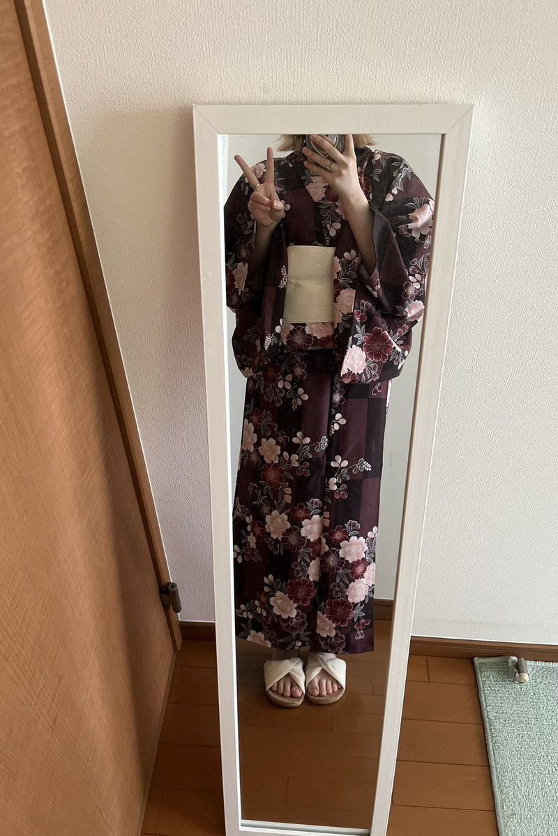 Usagi2139's tweet photo. 夏祭り楽しかった

久々にお祭り行けてめっちゃはしゃいじゃった

浴衣着れて嬉しかったし写真撮ってないけどめっちゃ屋台のご飯食べておみくじ引いたりして子供に戻った感じして楽しかった

店員さんにハイタッチしてもらったり浴衣褒めてもらえたり優しい人の温かい優しさを感じて心が癒された https://t.co/gknjWix29V