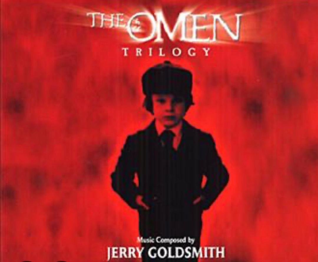 bigdee00111's tweet photo. @Jonatha60007393 Pour comprendre réellement qui est macron aller regarder le film "The Omen" ou "Damien la Malédiction", film réalisé en 1977 la même année de sa naissance. Il y'a aussi le portrait du jeune Macron accroché dans la Bank of America avec Obama en 1991. https://t.co/rRjfZ36xYf