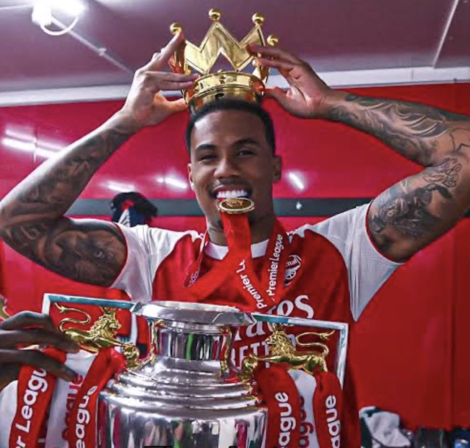 mezox_'s tweet photo. @_Goalinton_ You’re shitty Little club finally won the carabao cup after almost 80 years of zero trophies😭😭😭 he’s at the home with the champions now. 14x champions https://t.co/Xg9N19WmEi
