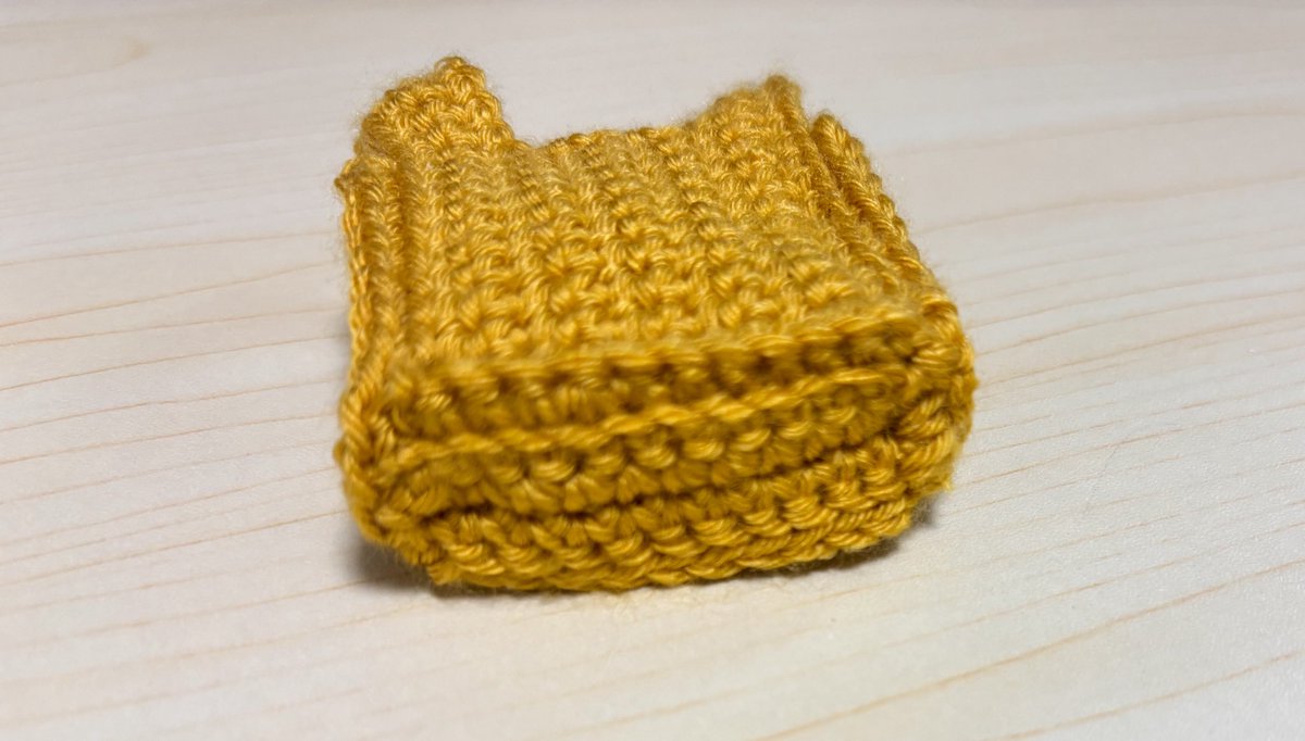 Mao_knitter's tweet photo. レジ袋型のトートバッグが欲しくて、色んな動画を参考にしつつ、ミニチュアサイズで編み方を整理してみた👜
小さくて可愛いけど、難しかった…🤣 https://t.co/oVZYfeyws2
