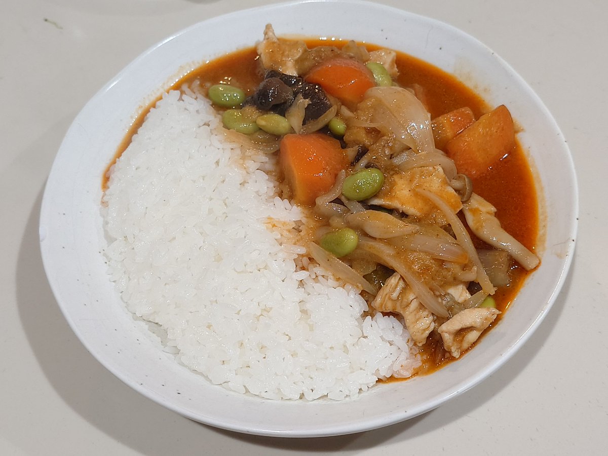 ottena_MG2nd's tweet photo. 市販のペーストで作るマッサマンカレー
家にあるあり合わせの具でも本格的なお味で美味い
ちゃんとした店でマッサマンカレー食べたことないけど
#Nクラ料理部 #料理男子 #兼業主夫 #料理好きさんと繋がりたい #料理好きな人と繋がりたい #料理作るおじさん #料理 #X料理部 https://t.co/SXvWEkomXB