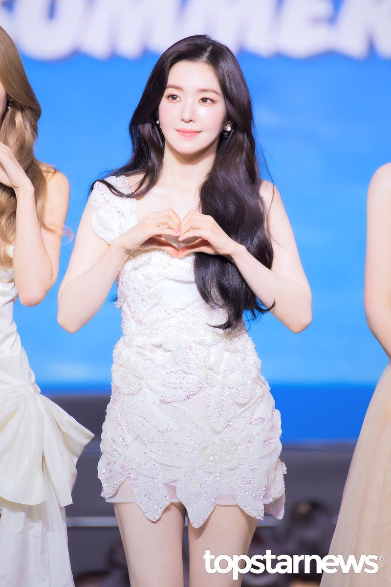 TSN_PHOTO's tweet photo. [HD포토] 레드벨벳 아이린, ‘기사 제목에 2026 가요대전 썸머라고 꼭 써야 하는 이유’…‘2016년으로 착각할 수 있어요’ (2026 SBS 가요대전 썸머 블루카펫) #레드벨벳 #RedVelvet #아이린 #IRENE #가요대전 #프리뷰 https://t.co/mxmufZgsWC <- Original Photo https://t.co/Y2YvKRnnai