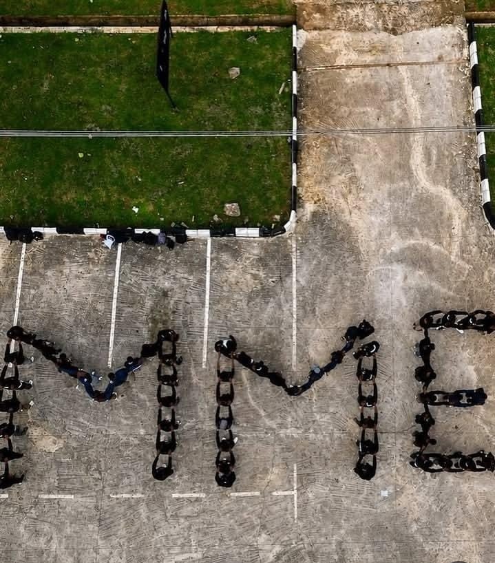 ThisisFUTAMedia's tweet photo. Department of Metallurgical and Materials Engineering, FUTA Class 25, drops their undergraduate pen in grand style.
#virtusfutaclass25 #futaclassxxv #ThisIsFUTA https://t.co/C9jBcNsLhj